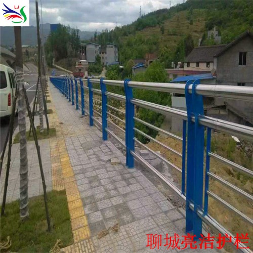 不銹鋼碳素鋼復合管欄桿 道路防撞隔離防護欄