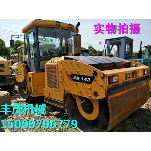 咸寧二手壓路機(jī) 二手26噸振動壓路機(jī)個人原裝品牌