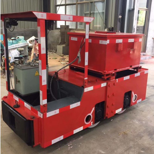 可牽引15個(gè)礦斗電機(jī)車 國標(biāo)電動(dòng)軌道運(yùn)輸車