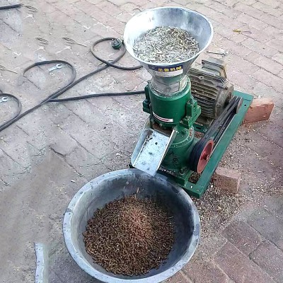 樂(lè)民牌秸稈制粒機(jī) 家禽專用顆粒飼料機(jī) 全自動(dòng)平模造粒機(jī)
