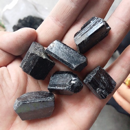 供應(yīng)用于凈水濾芯托瑪琳球電氣石球電氣石規(guī)格可以定做量大價(jià)格優(yōu)