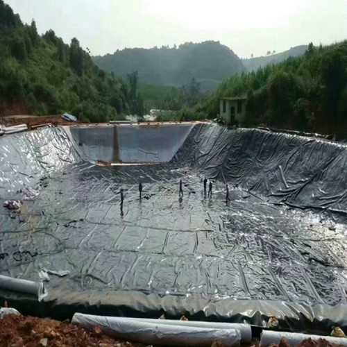 垃圾場填埋庫區(qū)1.5mmHDPE覆蓋膜 1.4mmHDPE土工膜生產(chǎn)廠家