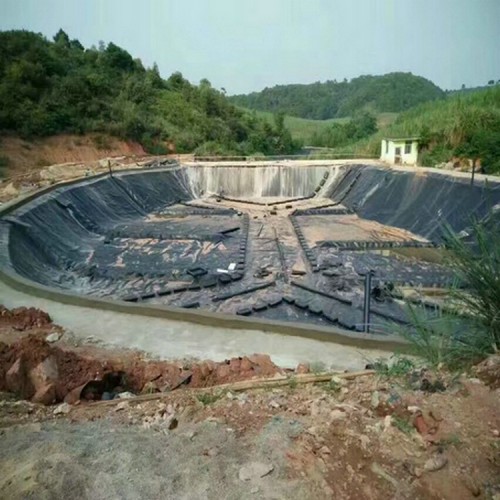 0.75mm土工膜 化工車間基礎(chǔ)防滲膜 防暴曬光面hdpe防滲膜