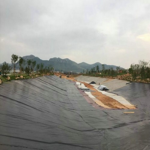 礦山堆場土工膜經久耐用
