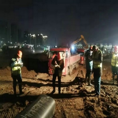 油罐基礎(chǔ)防滲雙色HDPE土工膜 復(fù)合土工膜生產(chǎn) 庭院魚池防滲膜
