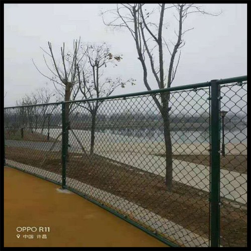 羽毛球場(chǎng)地圍欄網(wǎng)_籃球場(chǎng)護(hù)欄網(wǎng)高度