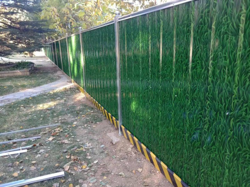 圍擋小草