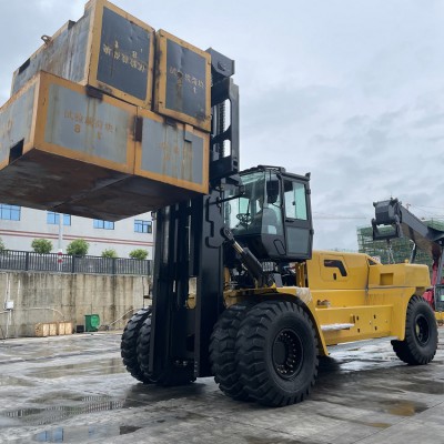 重型35-36噸叉車(chē) 疊三層集裝箱 帶正面吊吊具裝卸