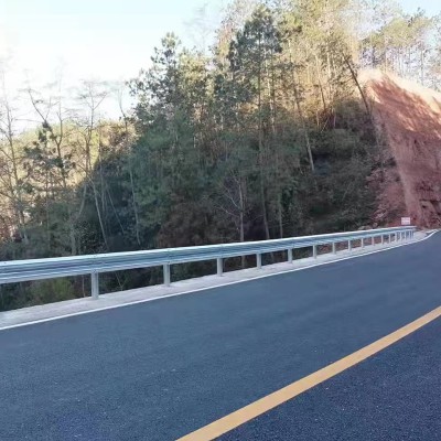 兩波護欄