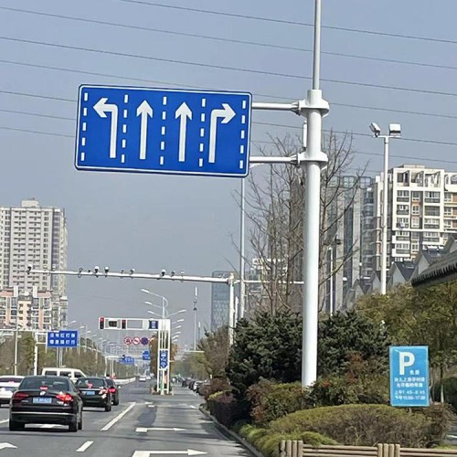 四岔路口標(biāo)識牌