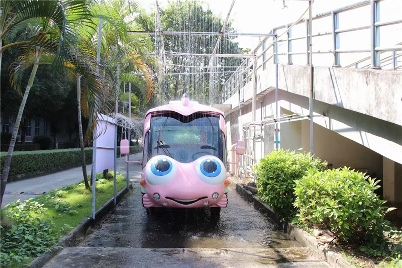 4高爾夫球車